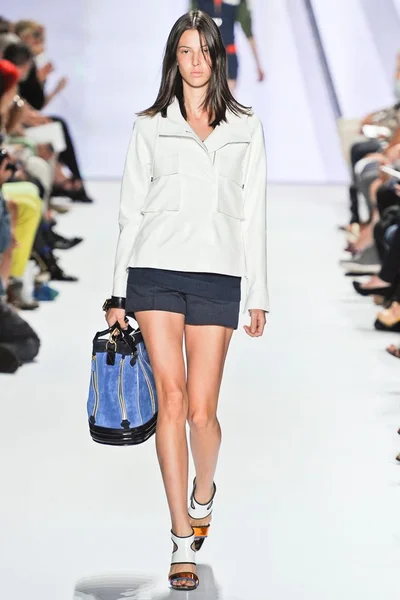 Look 18